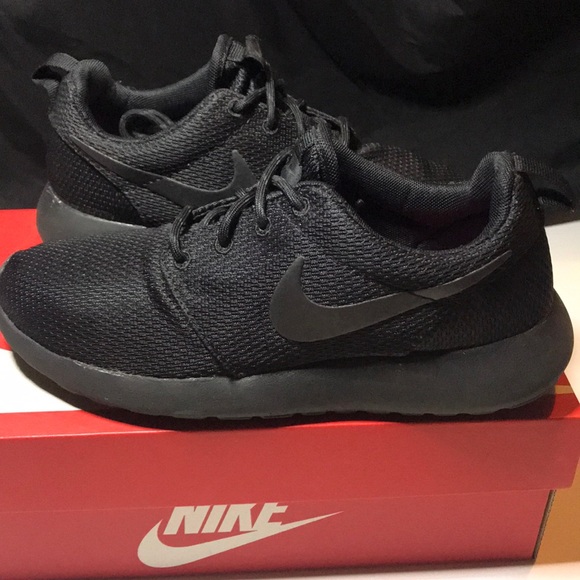 Nike Shoes - Women’s Nike Rosherun